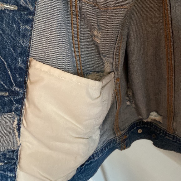 American Eagle destroyed jean jacket - Picture 6 of 9